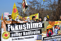 b_215_215_16777215_0_0_images_stories_akt14_140311-fukushima_demo_140309-fukushima-demo-neckarwestheim-0000.jpg