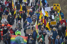 b_215_215_16777215_0_0_images_stories_akt22_Fukushima-Demo_foto_220306-demo-fukushima--neckarwestheim-22.jpg